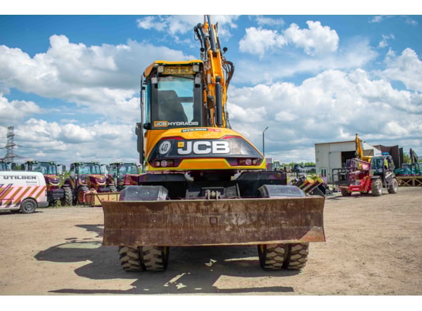 Excavator pe roti JCB Hydradig 110 W de vanzare